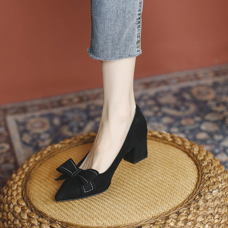 尖头黑色粗跟工作鞋女2023职业小码33小跟鞋前台气质中跟单鞋春秋