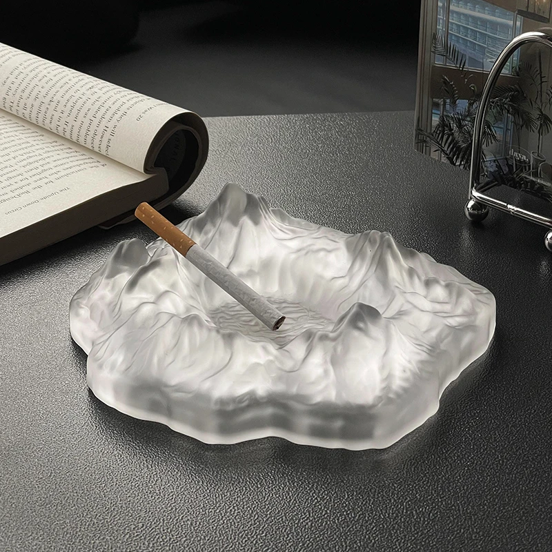 北欧风轻奢透明磨砂烟灰缸爆款2025新款电脑周边实用小物件烟灰缸