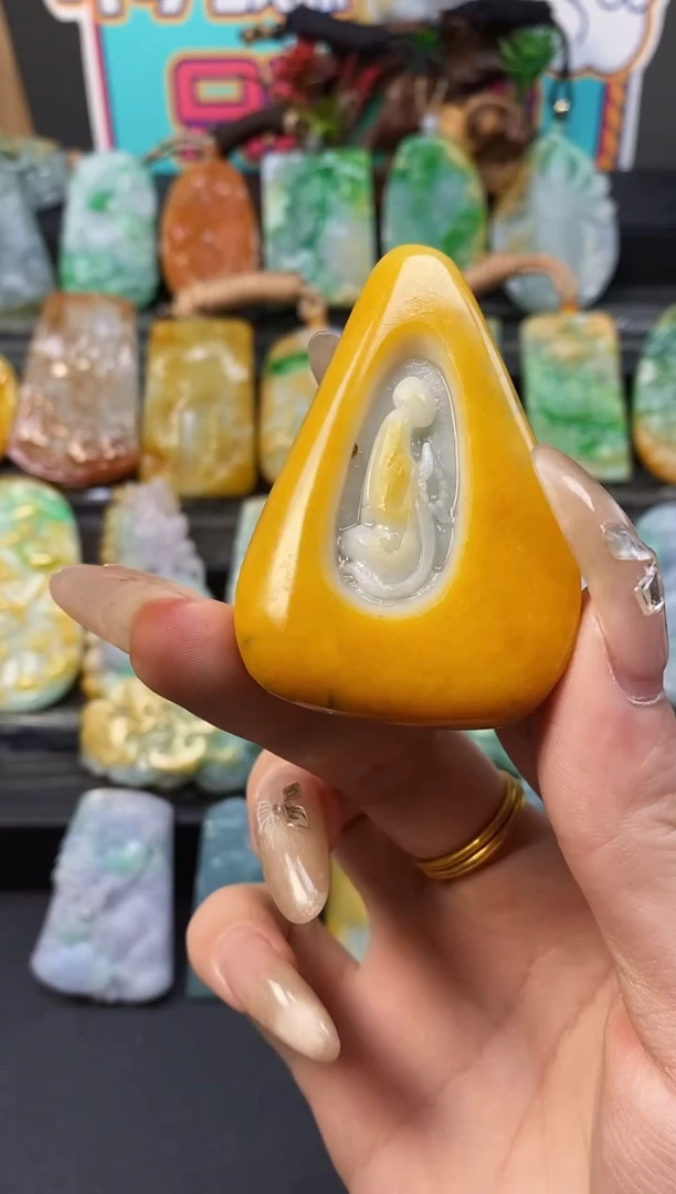 【闪购商品】翡翠颈饰未镶嵌翡翠A货