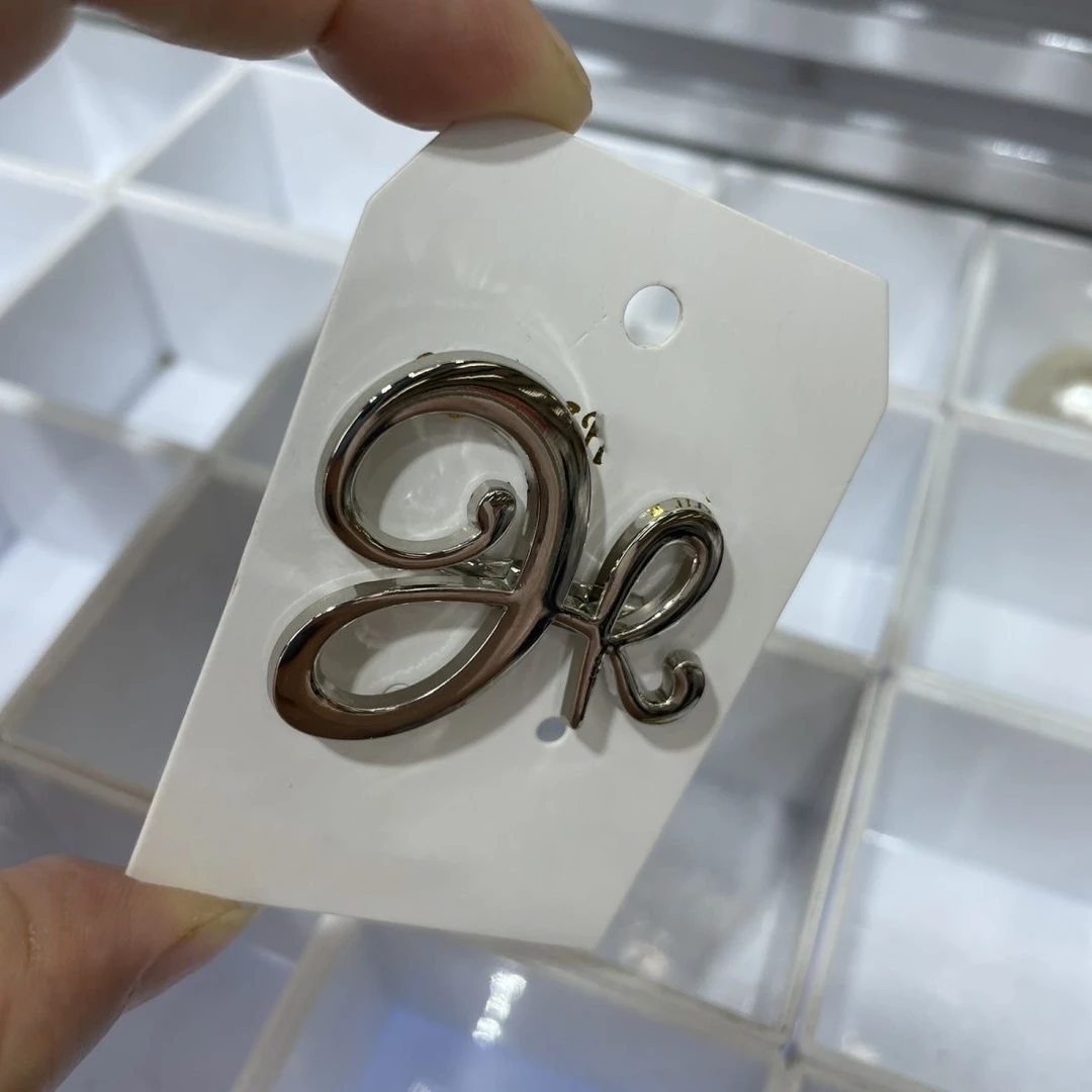 合金胸针 轻奢胸针女款设计感小众高档精致简约西装复古高级感