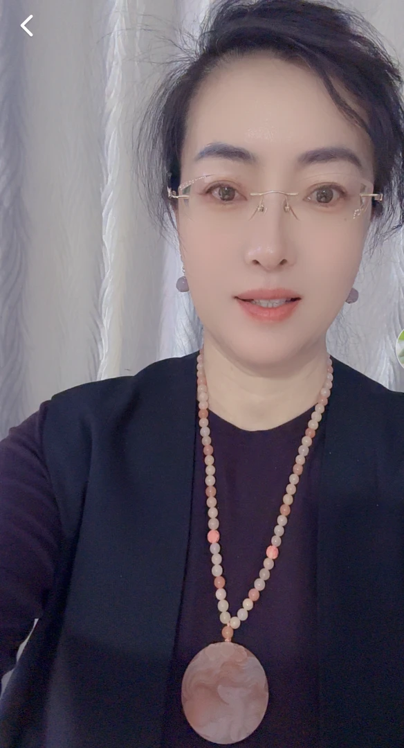 天然佘太翠梅花九尾狐手工雕刻时尚气质款吊坠