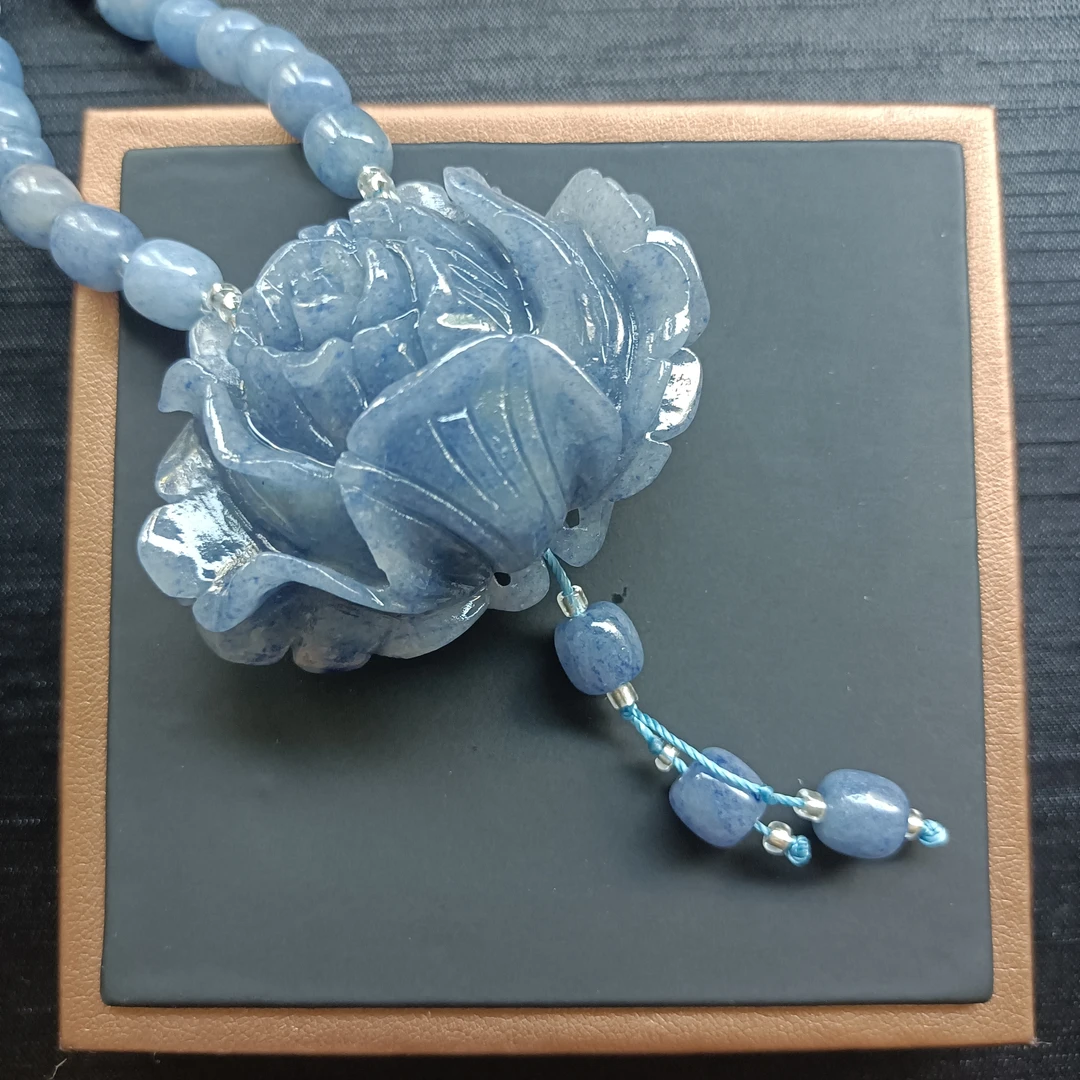 天然东陵玉花开富贵手工雕刻时尚气质款吊坠