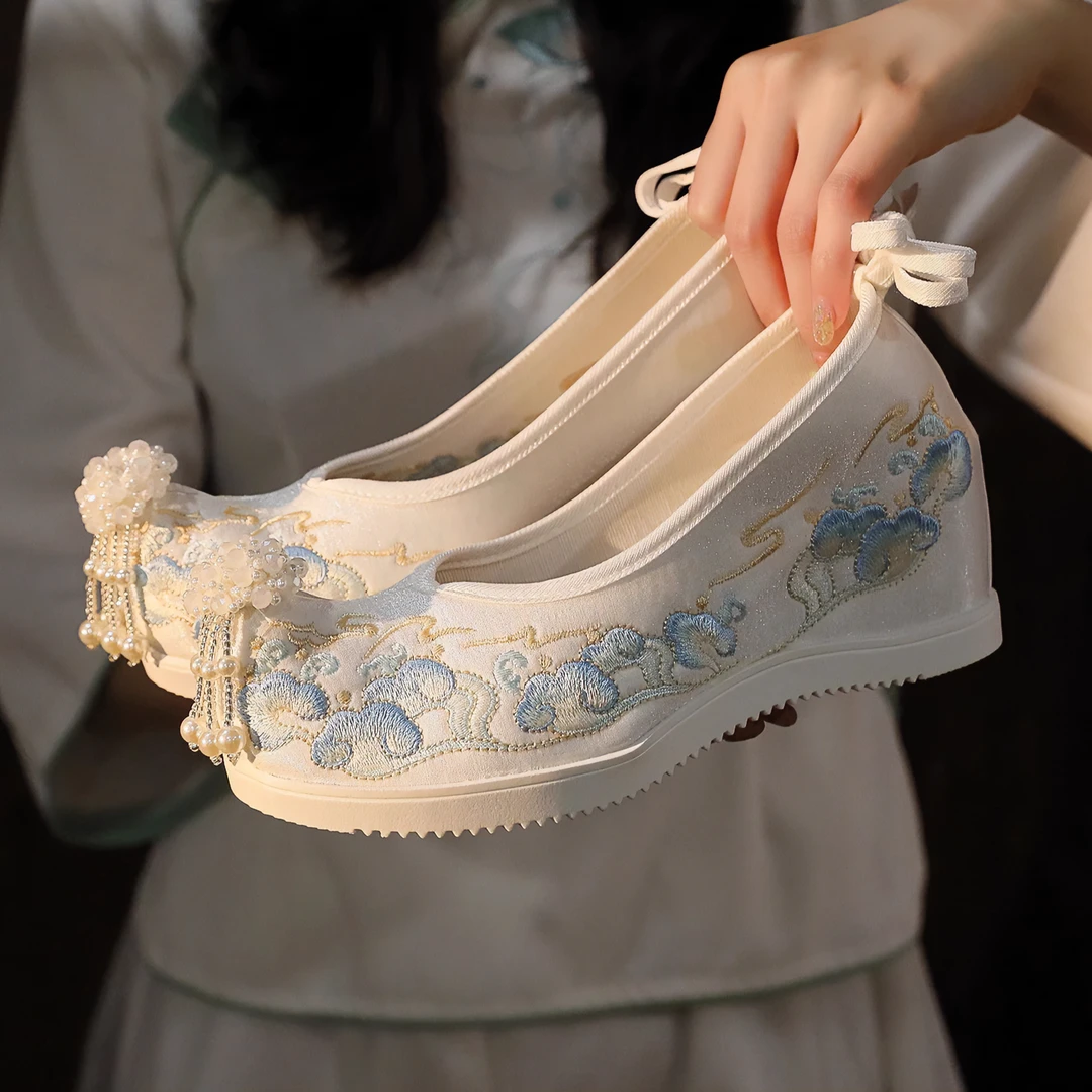 汉服鞋子女学生搭配汉服内增高古风鞋汉元素布鞋串珠古风绣花鞋女