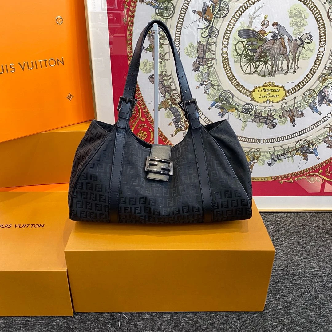 95新 FENDI/芬迪 大有/fendi 腋下单肩包/WJ0058/46103