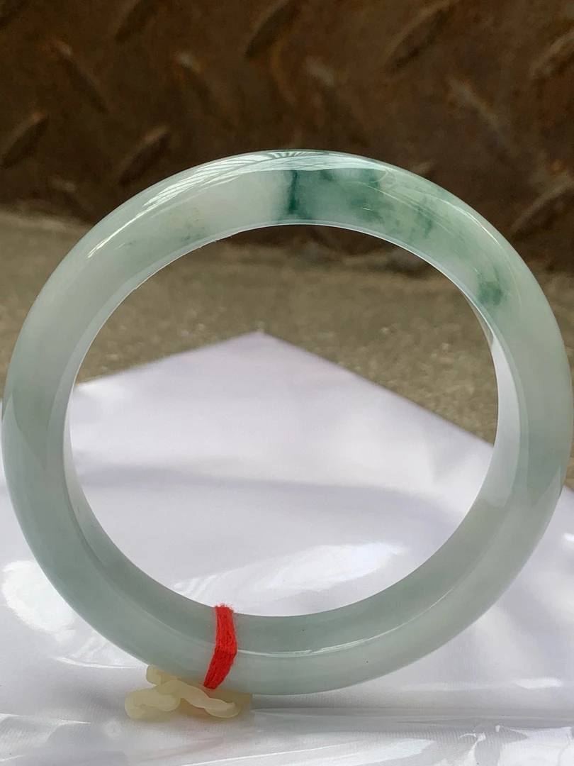 天然A货翡翠手镯 飘花大正圈 61.6*12.8*8.3 颜色清爽 完美水润