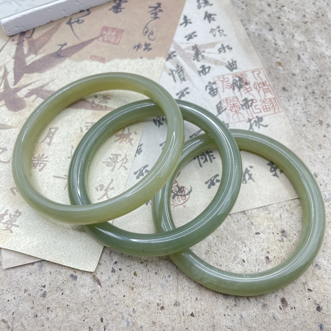 细条天然玉石和田玉高冰带糖湖水绿手镯多样性发货（拍一发一）H179