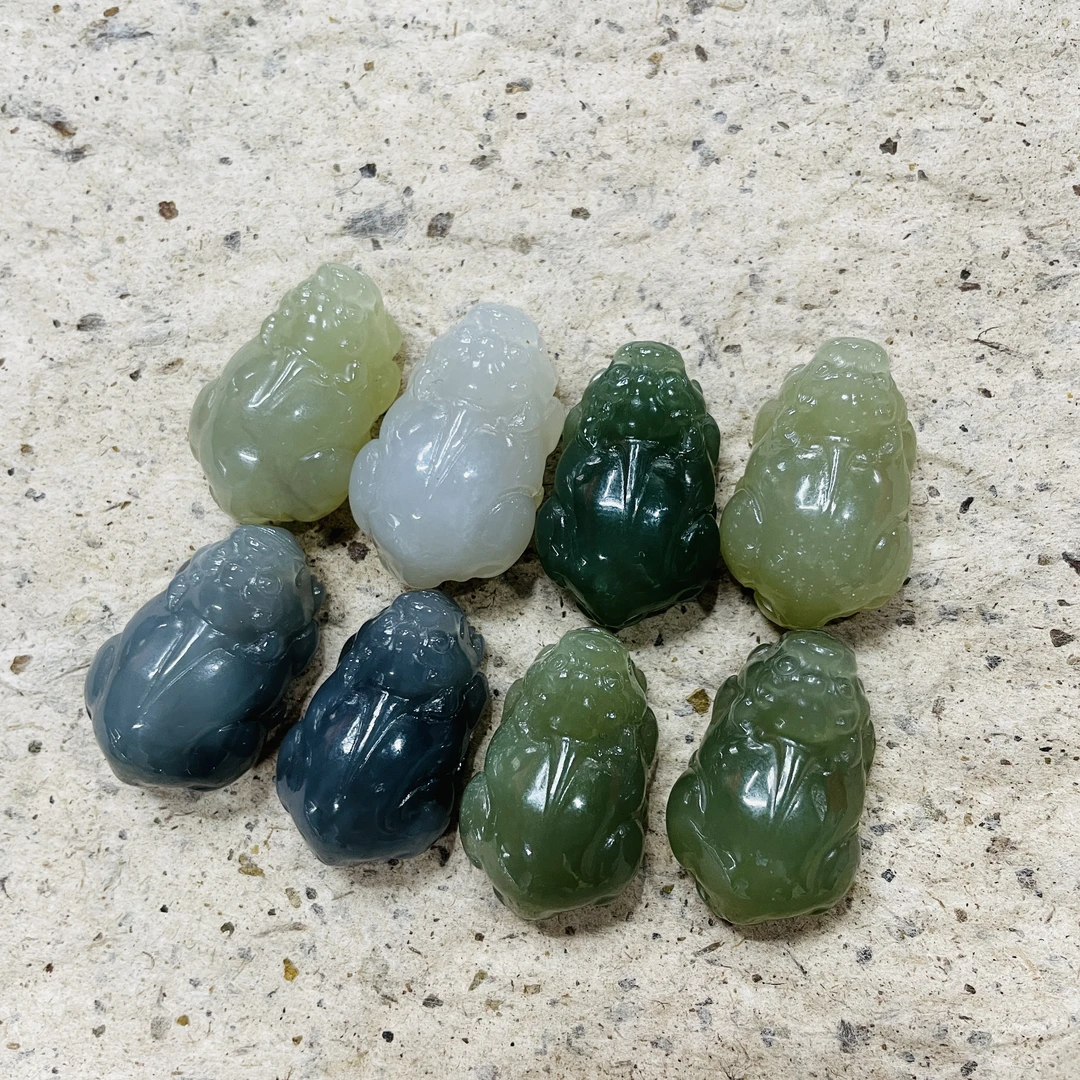 天然和田玉冰透雕刻精美 招财貔貅吊坠 拍一发一（多样性发货）H118