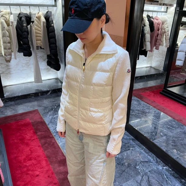 全新未使用 MONCLER 蒙口女士白色休闲时尚针织羊毛开衫 正常版型