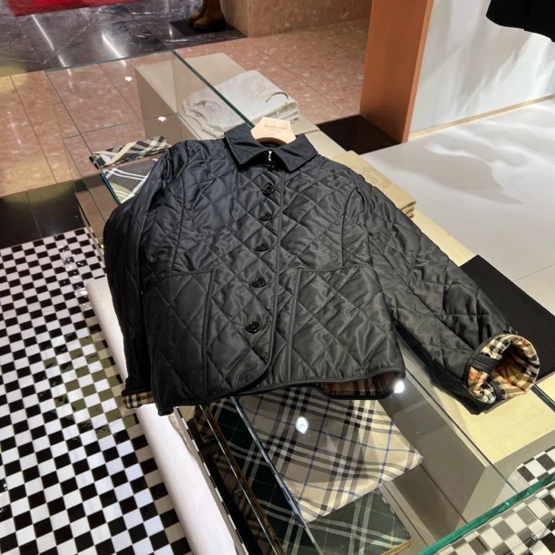 全新未使用 BURBERRY/博柏利 巴宝莉女士黑色棉服 宽松休闲版型
