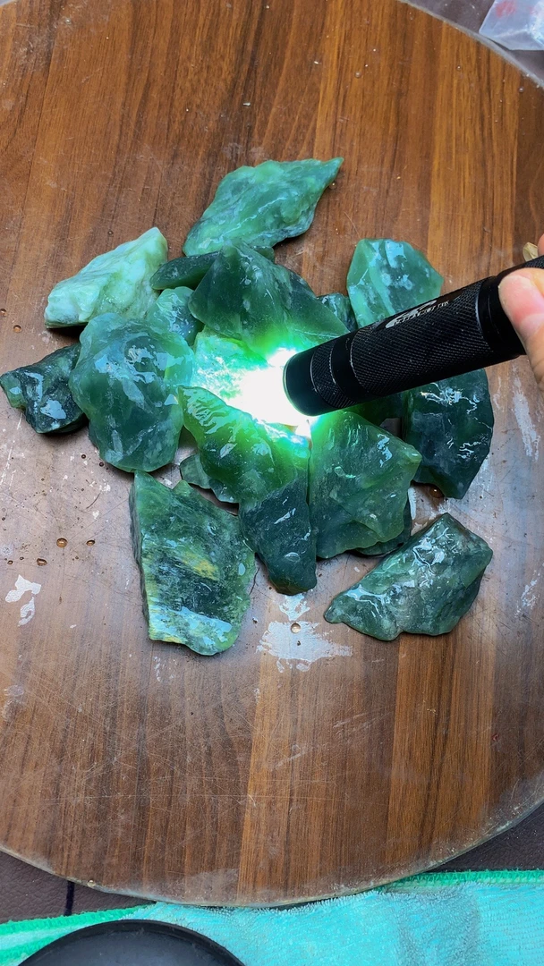 国石岫玉精品小料鱼缸石造景石