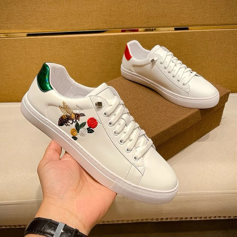 欧洲站板鞋男秋季纯皮百搭休闲鞋刺绣小蜜蜂小白鞋潮流时尚板鞋男