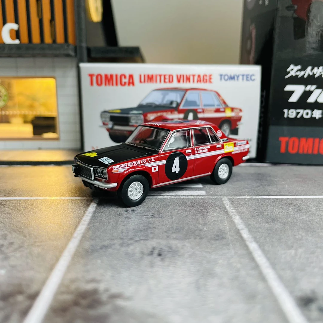 TLV 1:64 日产1600SSS 4号冠军 合金汽车模型