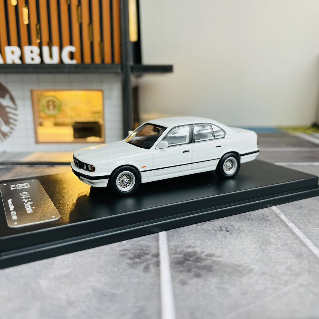 DCM 1:64 宝马E34 白色 合金汽车模型
