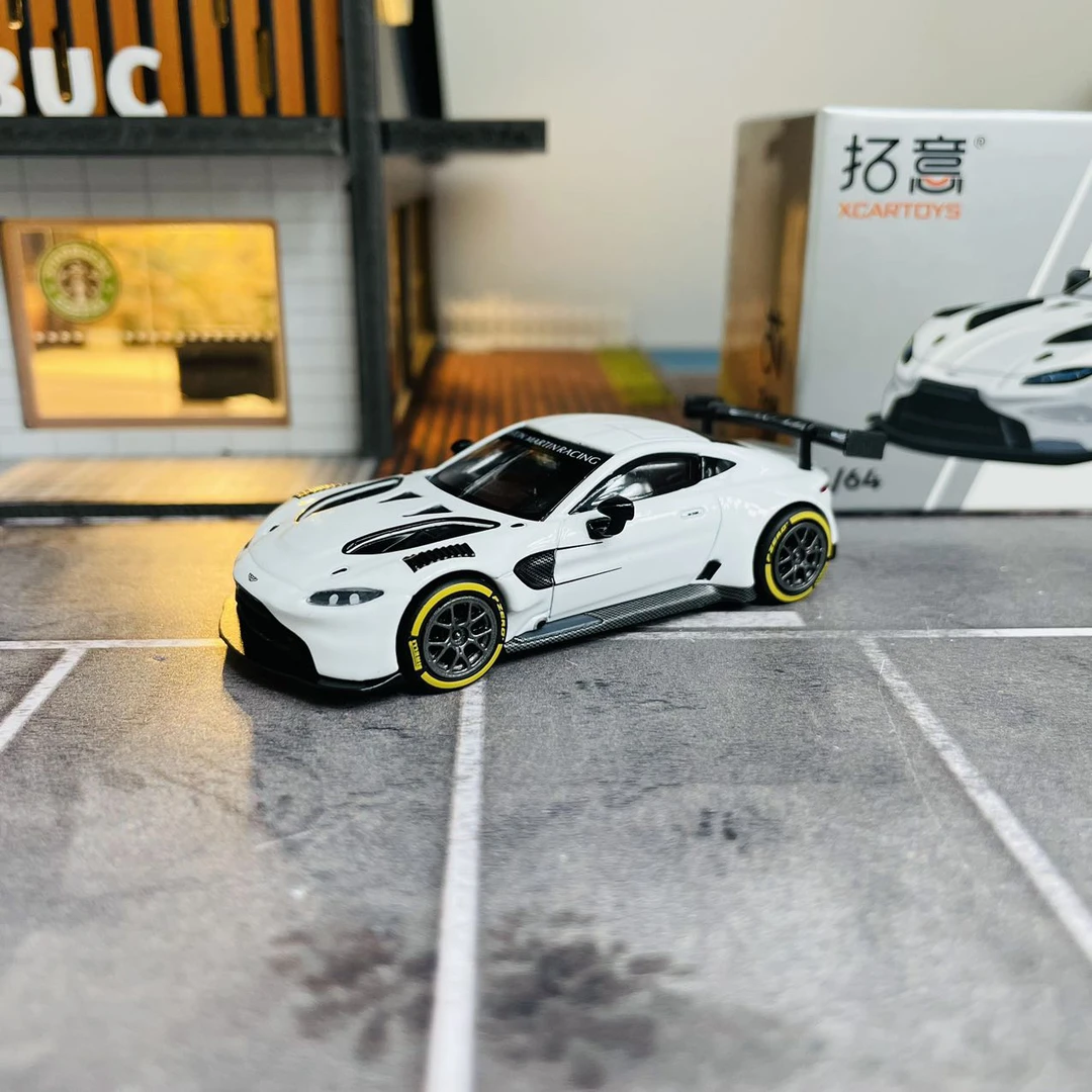 拓意 1:64 阿斯顿马丁GT3 白色 合金汽车模型