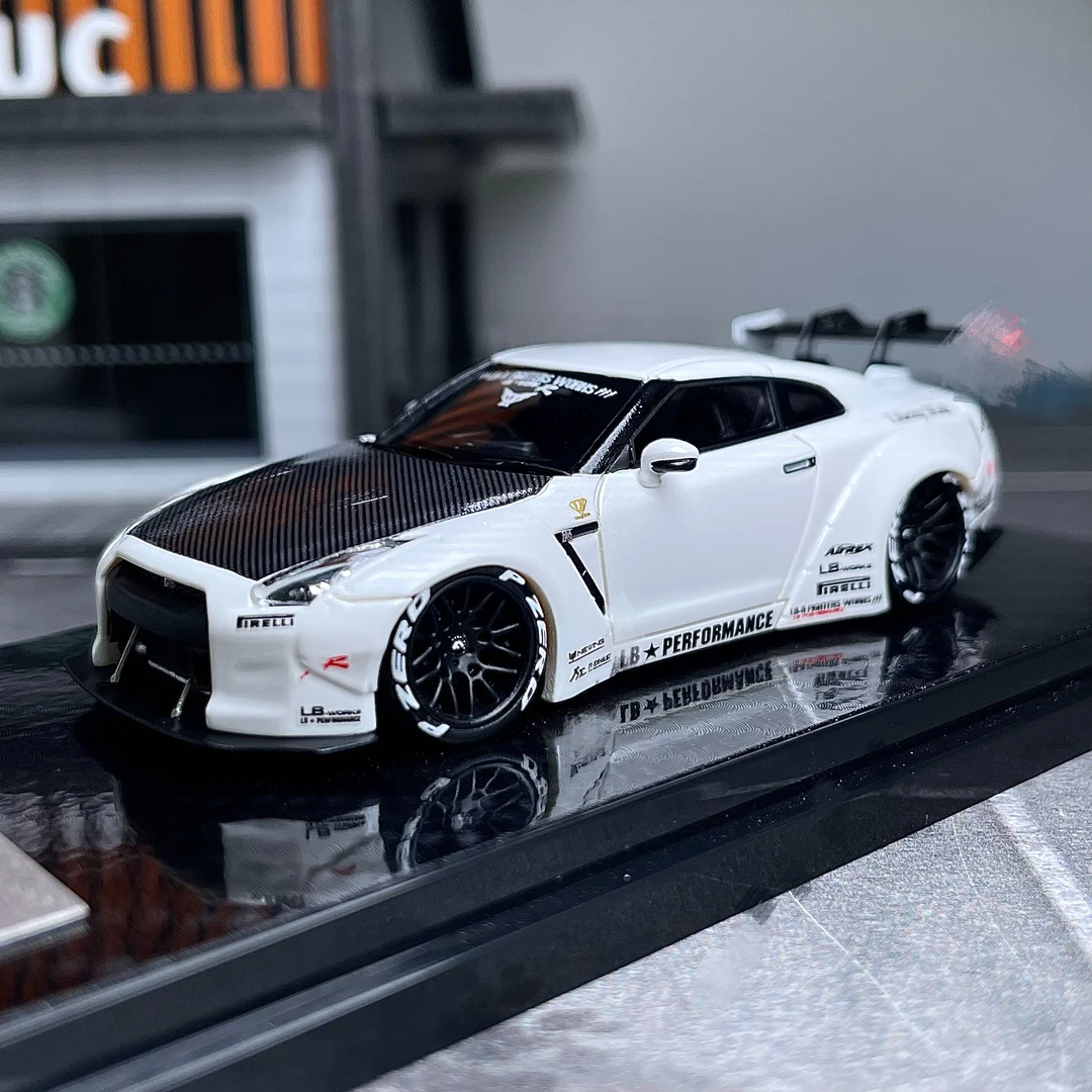 404 Error 1:64 尼桑R35 白色碳盖 树脂汽车模型