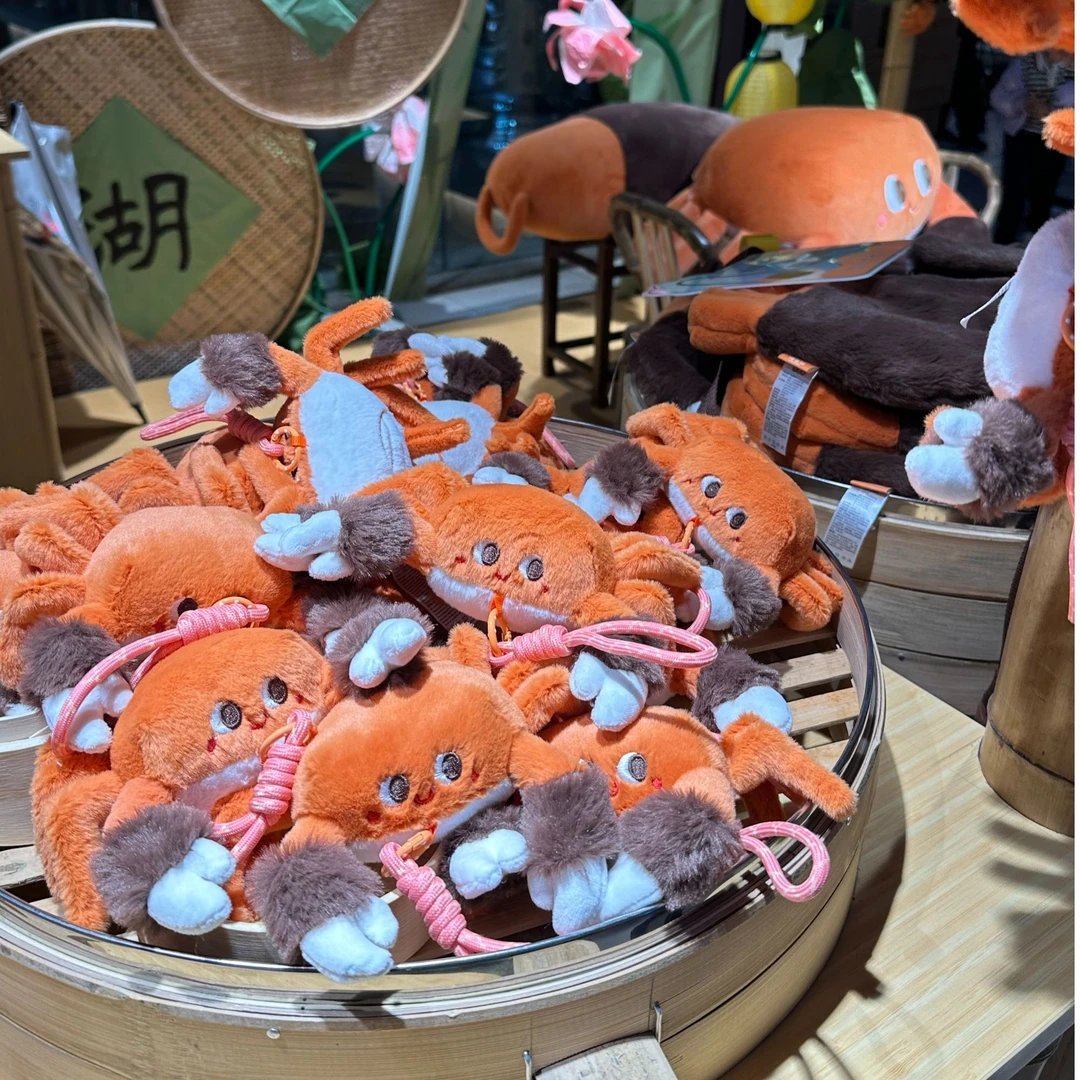 苏州阳澄湖联名大闸蟹毛绒玩偶及周边