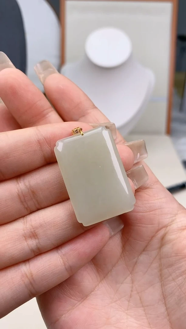 【闪购商品】和田玉吊坠(赠链)18K金镶嵌无事牌