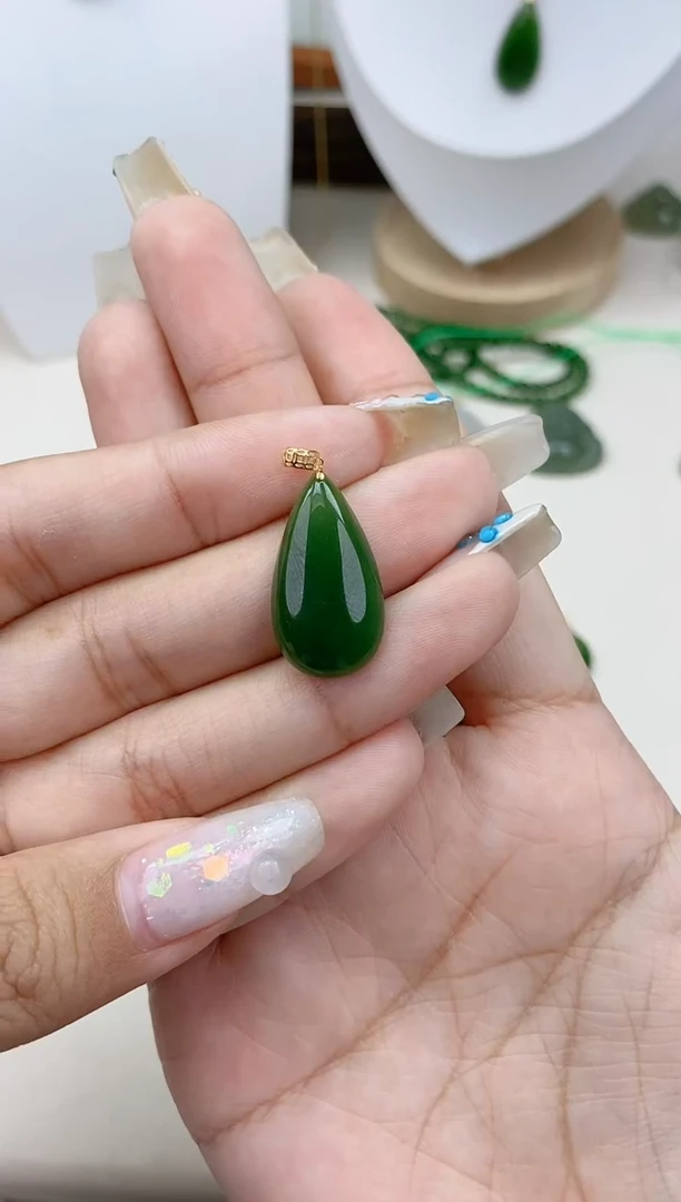 【闪购商品】和田玉吊坠(赠链)18K金镶嵌水滴