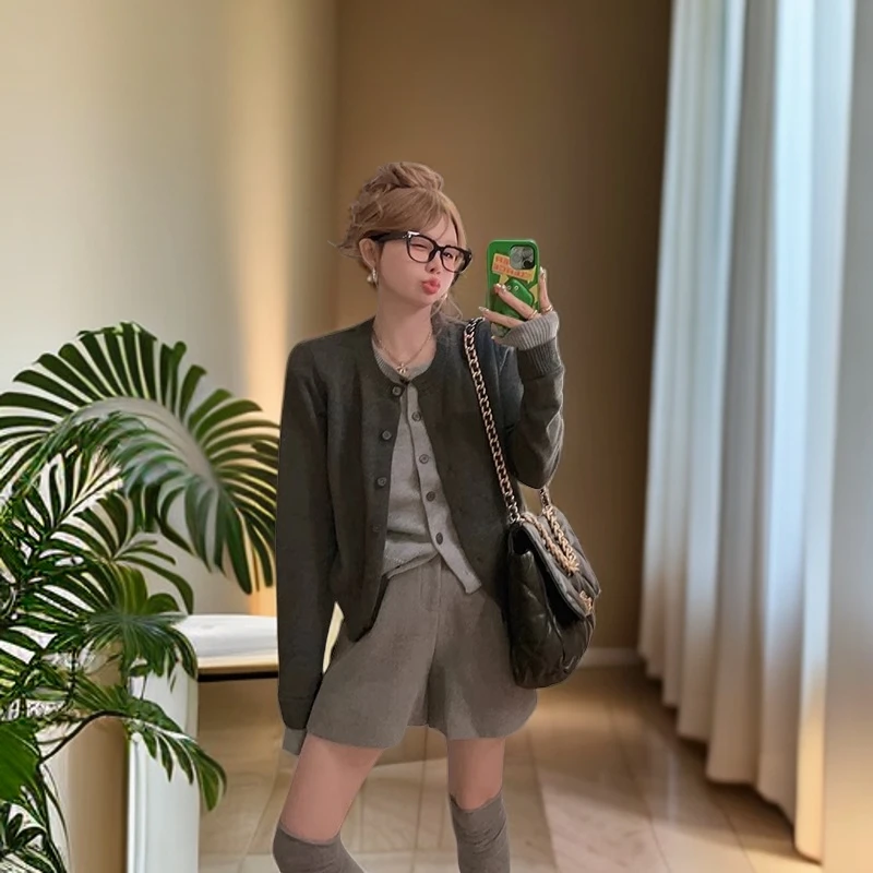 高级感灰色假两件针织开衫毛衣女秋季修身百搭miu系长袖时尚上衣