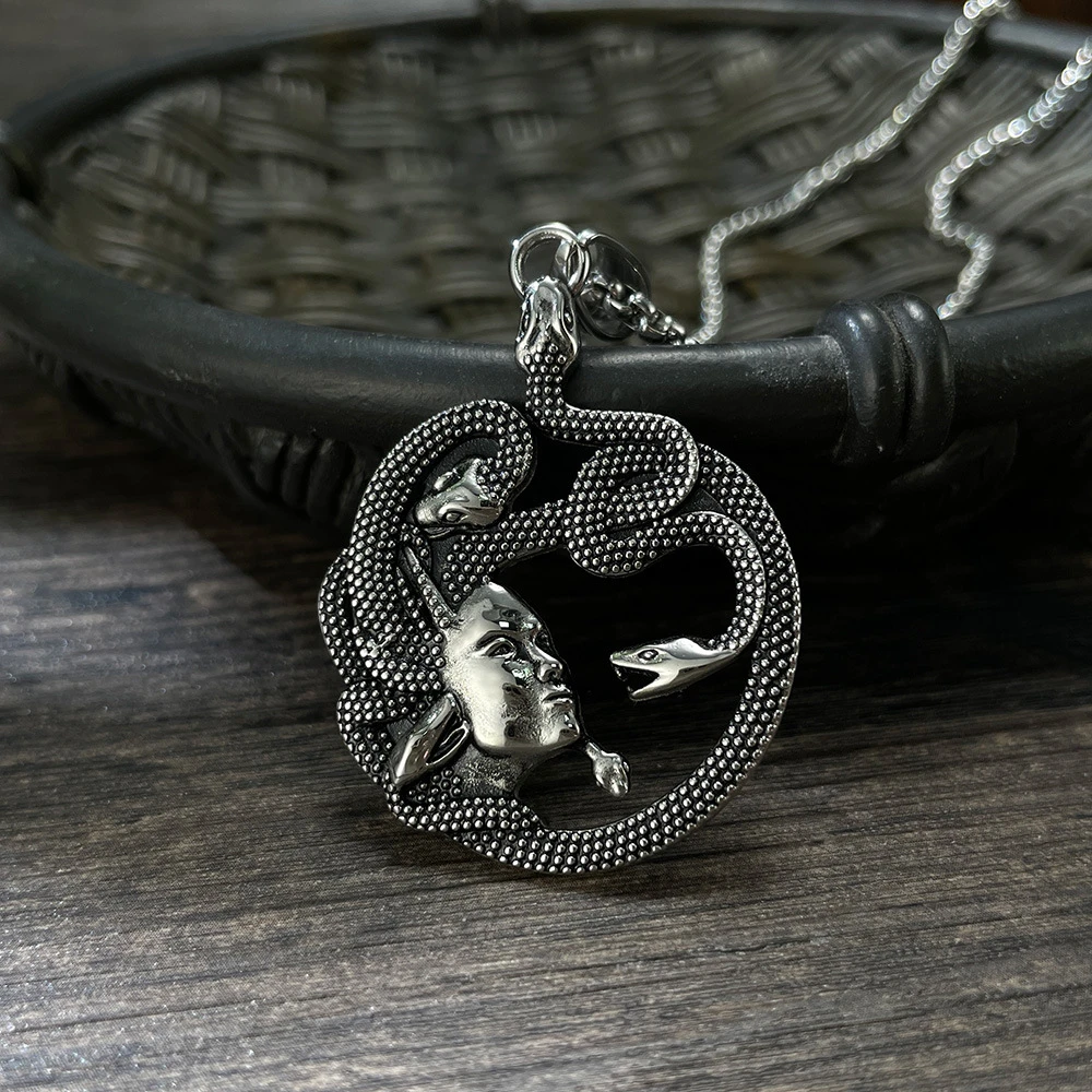 钛钢项链  埃及神话蛇女吊坠美杜莎项链男潮痞帅朋克复古毛衣链子