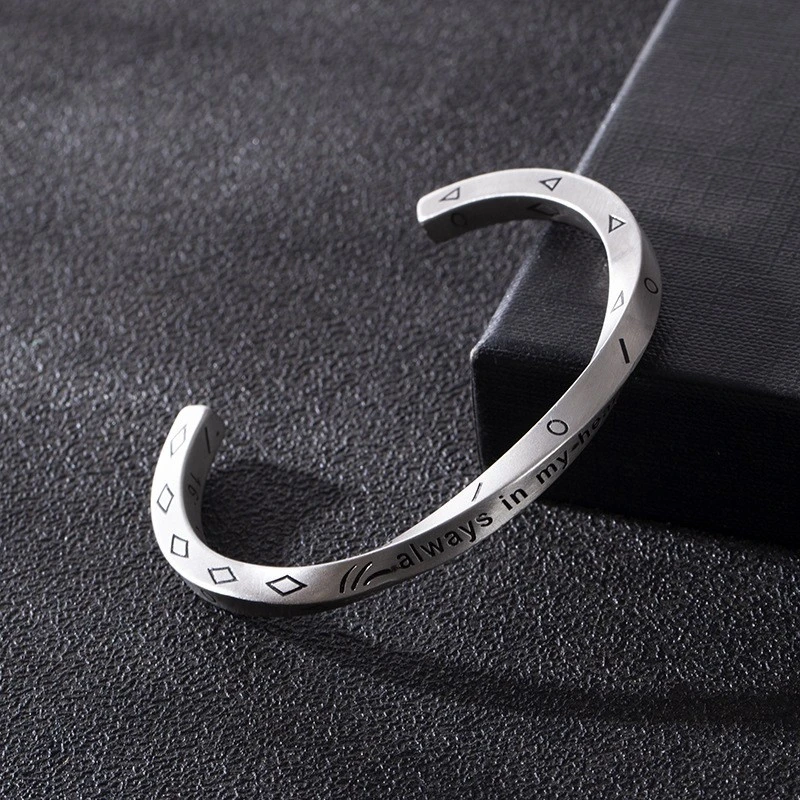 钛钢手链 字母数字扭纹莫比乌斯环手镯银色实心手环男女情侣礼物