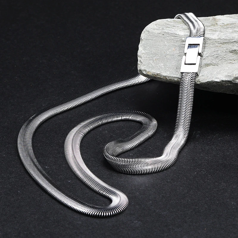 钛钢项链  银色高级感小众设计宽版蛇骨链美式嘻哈冷淡风锁骨链男