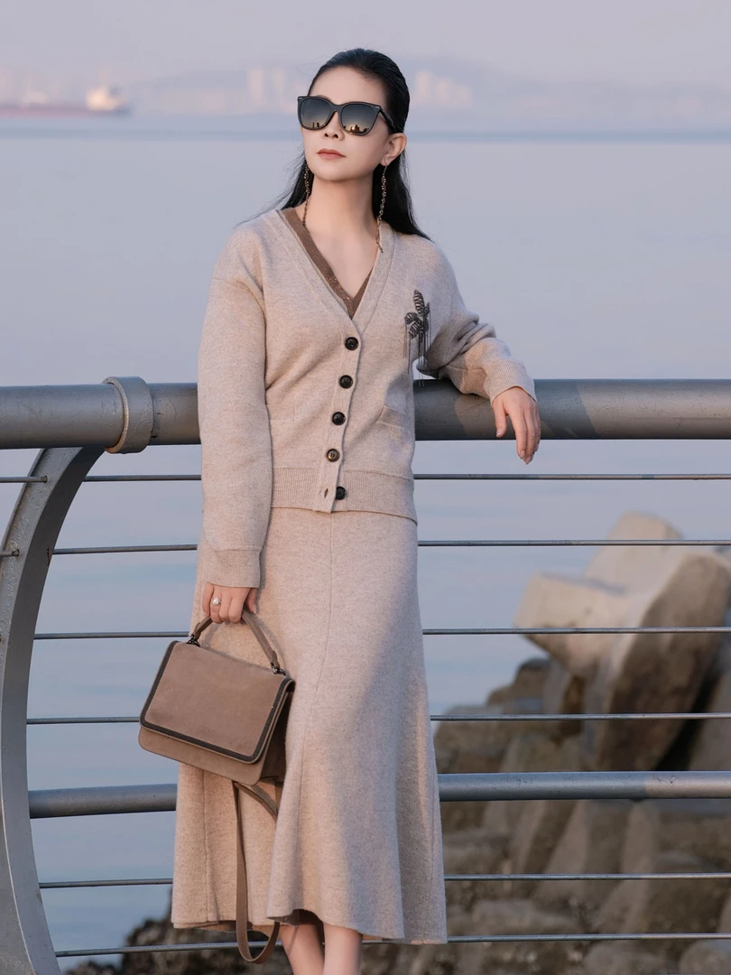 【Guixia.M甄选】V领钉珠链条 羊毛羊绒轻奢针织套裙