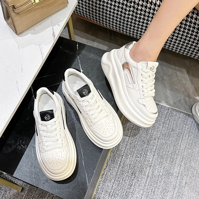 2024年春秋新款百搭小白鞋女运动休闲老爹鞋ins潮厚底网红板鞋子