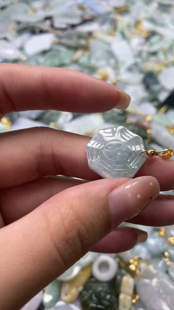 【闪购商品】翡翠颈饰未镶嵌//50000402