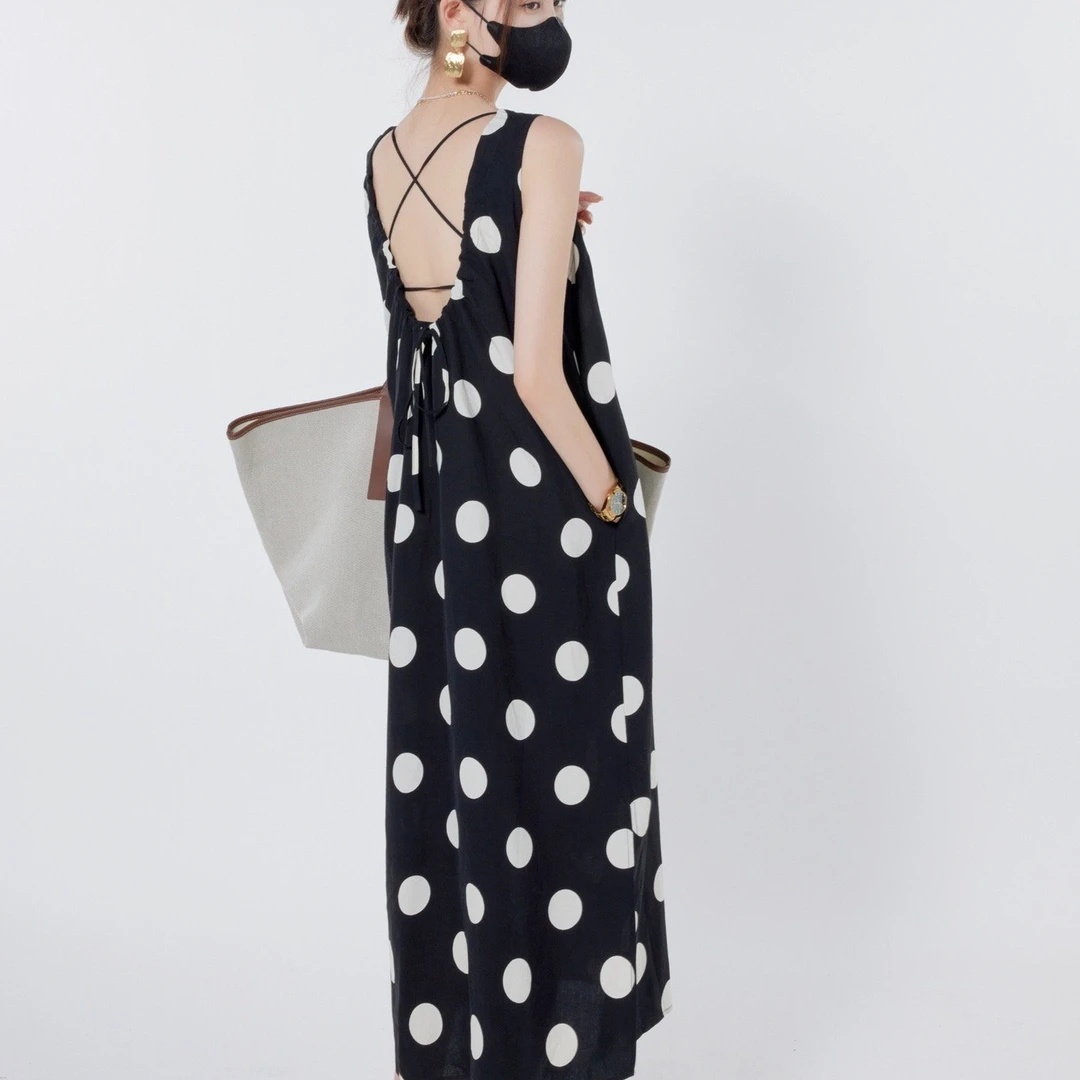 春季新款盐系穿搭轻熟风小众法式气质女神范黑色波点露背连衣裙女
