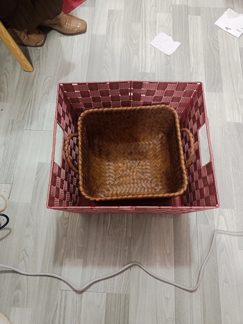 草编工艺品，两个