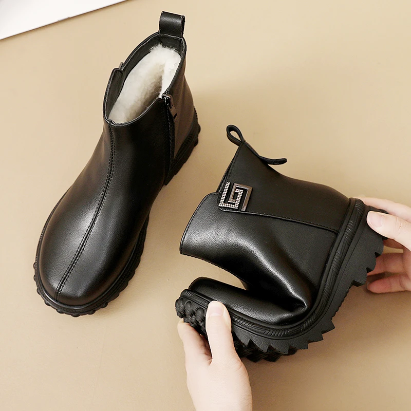 冬季妈妈鞋真皮软底加绒保暖老人皮鞋中老年人棉鞋女羊毛防滑鞋子