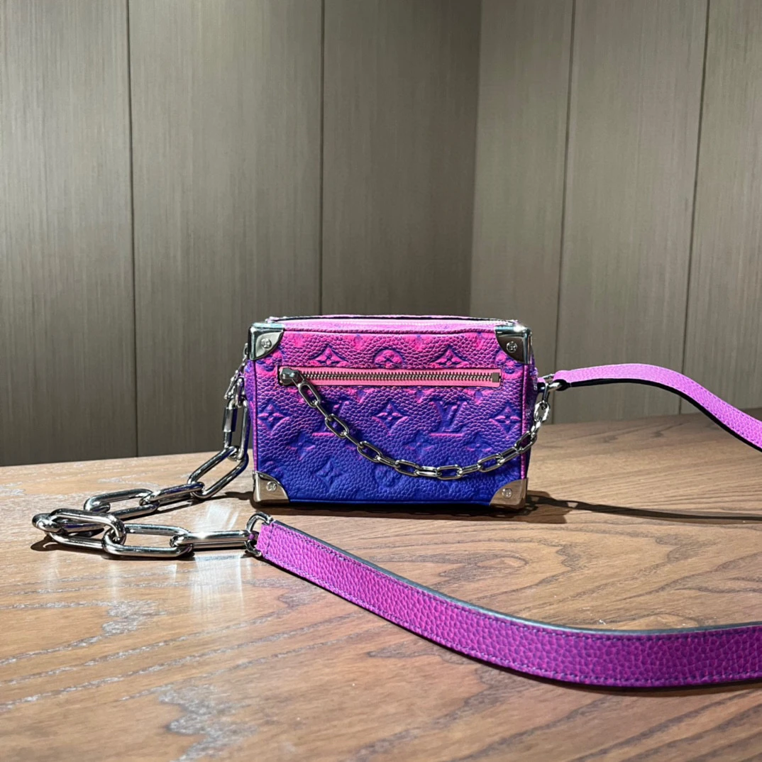 99新 LouisVuitton/路易威登 幻彩渐变斜挎包 尺寸18x12