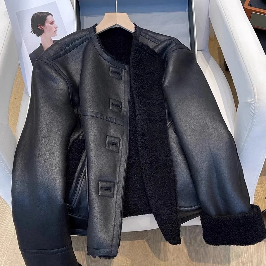 春秋黑色皮毛一体加绒女短款2025冬季新款感加厚保暖皮夹克上衣潮