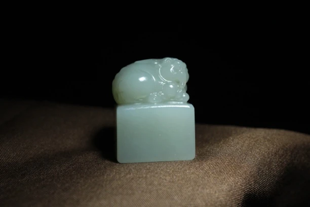 【貔貅印章】新疆山料且末料玉质温润尺寸：20.8×20×27mm，重量：25.8g