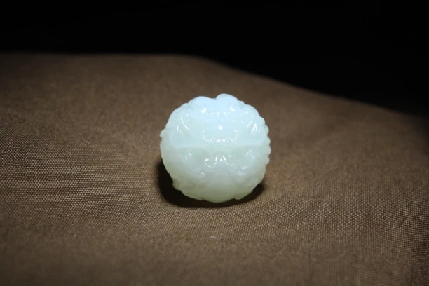 【2.0龙珠】天然和田玉白玉配珠。横眼，尺寸：20mm，重量：10.7g