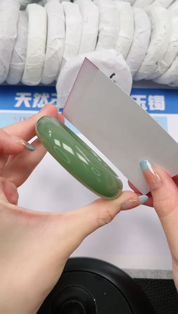 【闪购商品】石英质玉手镯未镶嵌108-58
