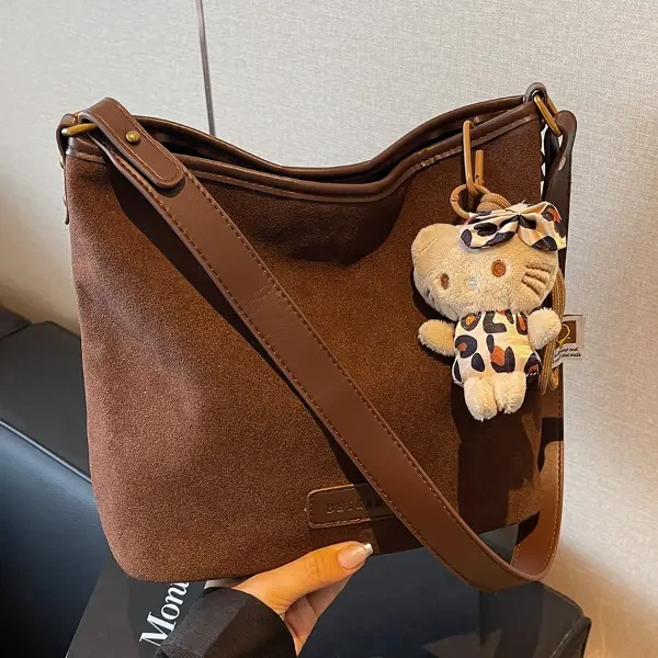 磨砂大容量包包女2024秋冬新款单肩腋下包时尚洋气通勤斜挎水桶包