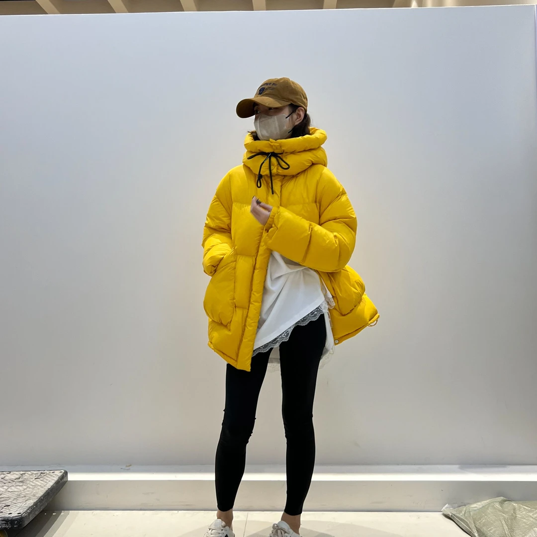 【彩绳收腰款巨保暖90白鸭绒】设计点超足！绳子很有特点！帽子可拆！