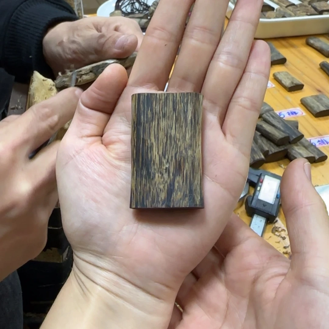 【闪购商品】沉香吊坠尼*，素牌