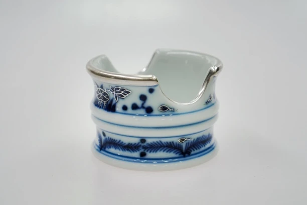 青花鱼藻纹描银雪茄托（纯手工）