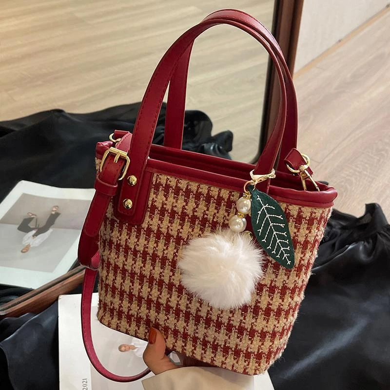 红色婚包女2023新款平时可用大容量手提呢子斜挎新娘结婚包水桶包