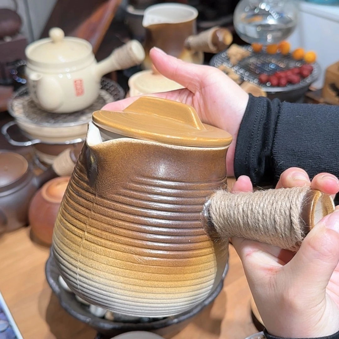【闪购商品】陶瓷壶1200毫升带盖子