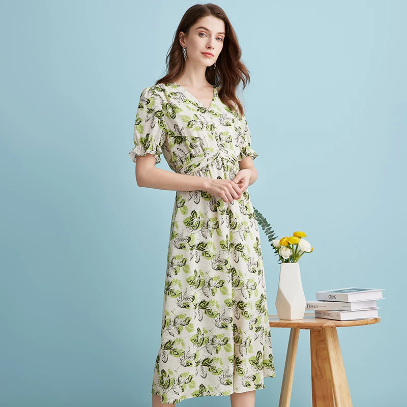 EITIE爱特爱夏季清新绿色印花通勤时尚收腰V领连衣裙B2407364复古