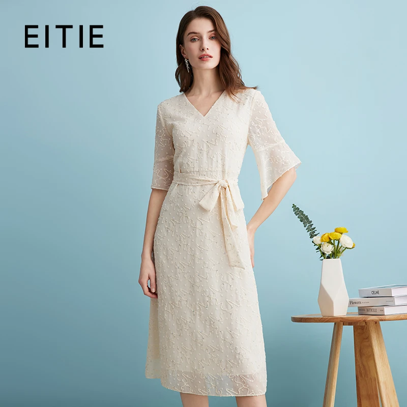 EITIE爱特爱夏新款时尚感绣花V领显瘦亮片中袖连衣裙B2407328蕾丝