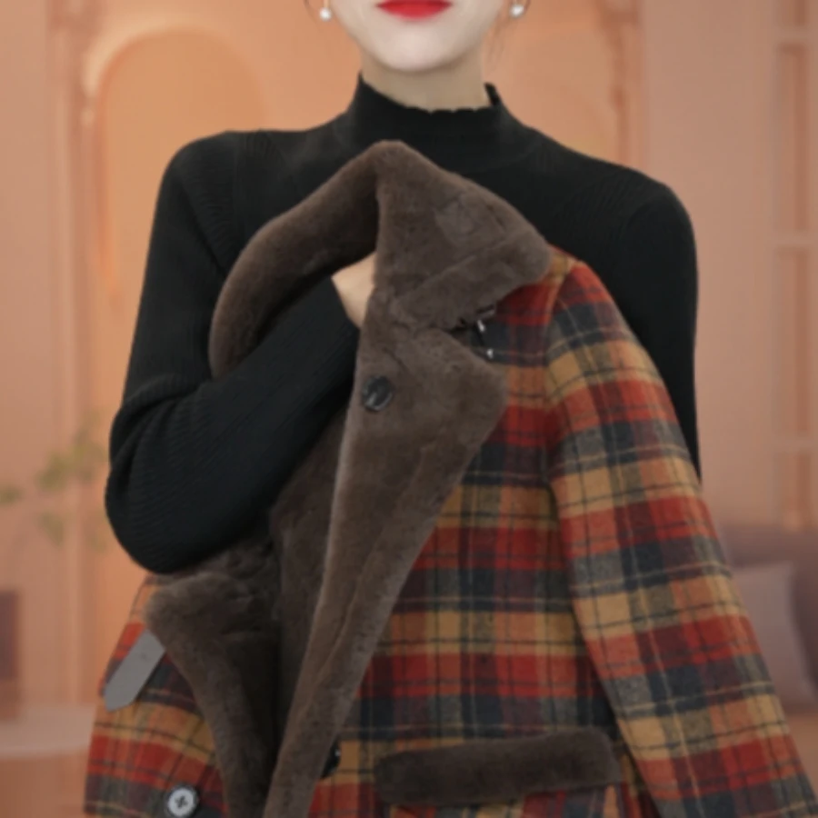 海宁两面穿格子拼接毛毛一体外套2024冬季新款保暖中老年上衣女