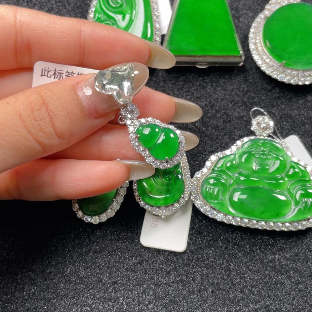 翡翠颈饰银S925镶嵌翡翠