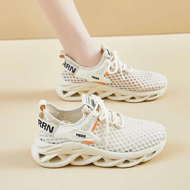 夏季百搭透气镂空网面鞋子凉鞋软底薄款潮鞋学生跑步轻便运动鞋