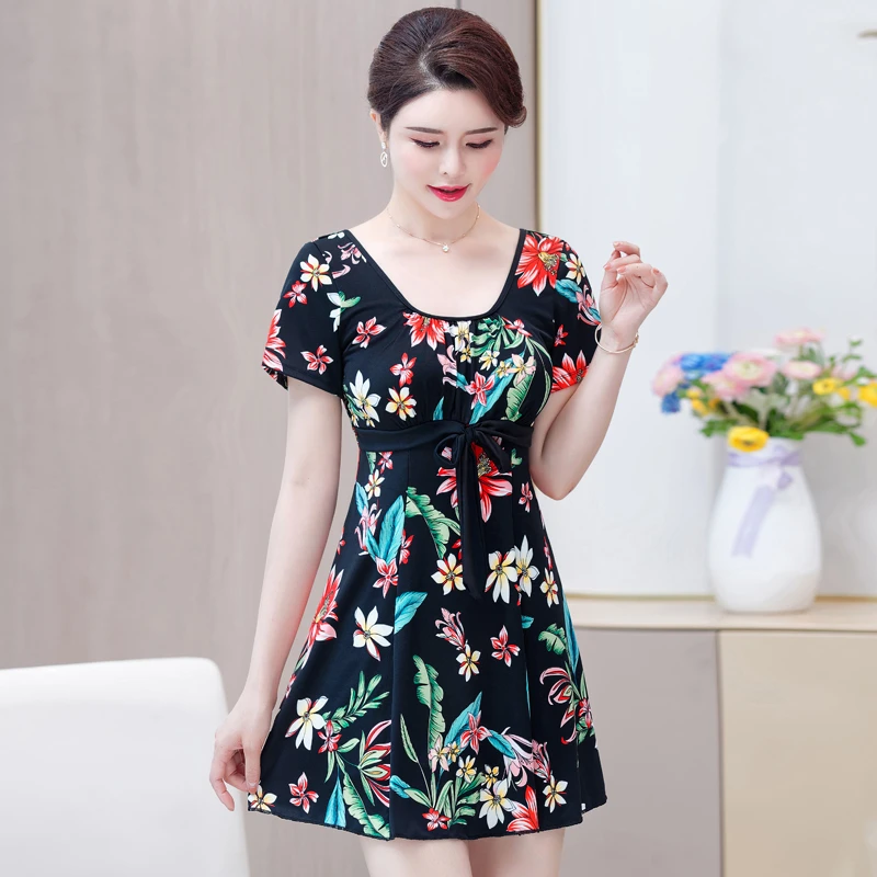 中年妈妈装游泳衣女遮肚显瘦大码分体裙式保守遮肉泳宽松老人泳装