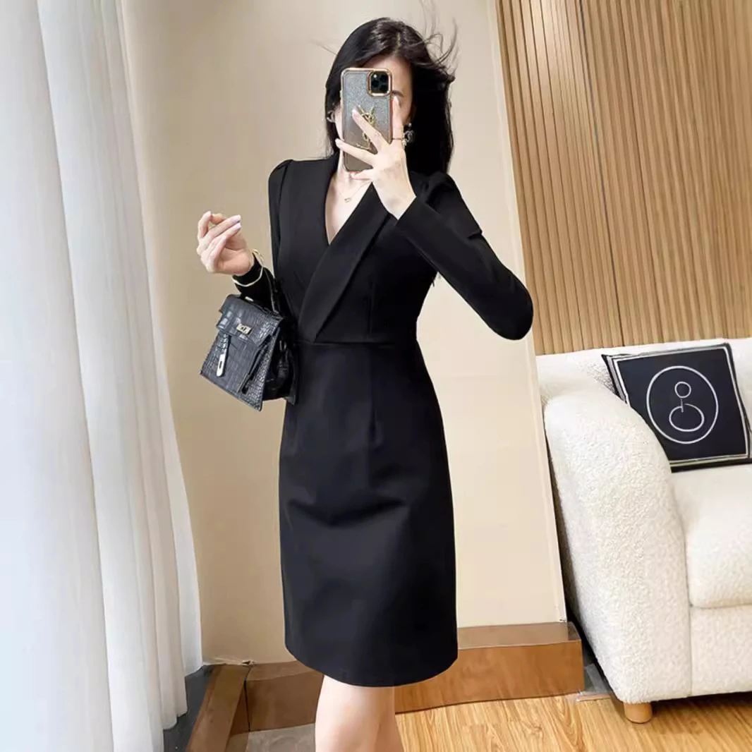 黑色西装裙年秋季新款女气质显瘦高级感V领职业连衣裙小个子